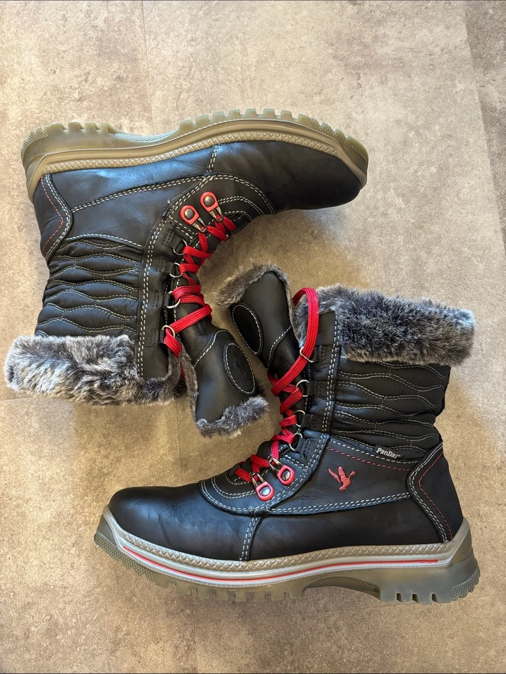 Santana Canada Gray Faux Fur Boot Interior with Red Laces